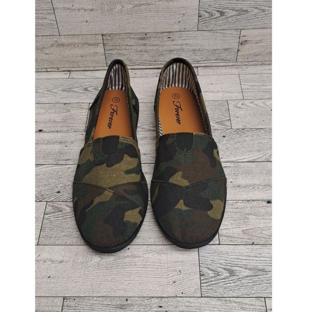 Forever Camo Slip On Canvas Flats Women’s Shoes Size 7.5 NWOT